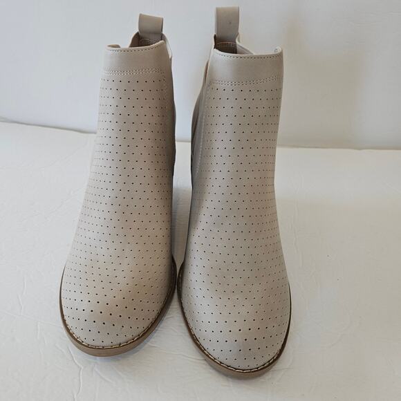 DV by Dolce Vita Gerdy Bootie Beige Ankle Wedge Heel Womens 8.5 Boho Chic Casual - Picture 2 of 9